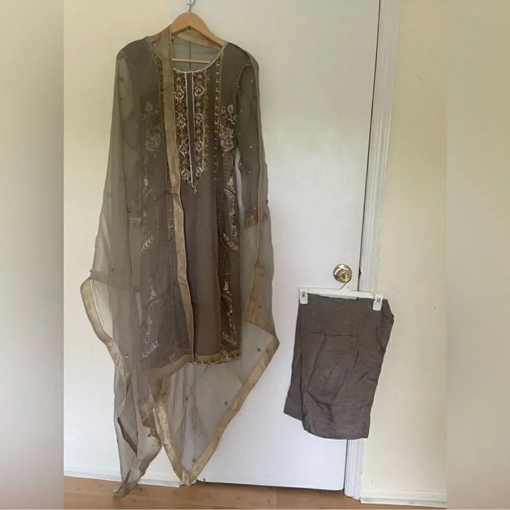 Luxurious Embroidered Brown and Gold 3 piece suit - Picture 7 of 16